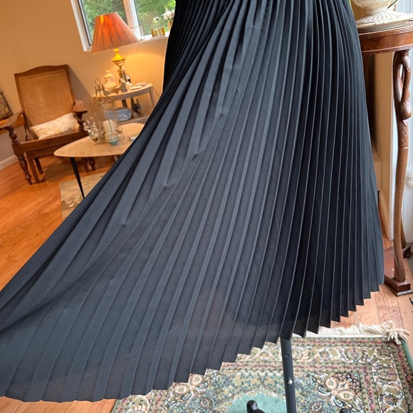 DKNY Black Pleated Midi Sheath Dress Medium Cocktail Fit Flare Evening Formal - Picture 6 of 8